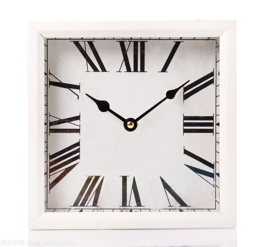 时光的痕迹 白色表面背景上的老式时钟
